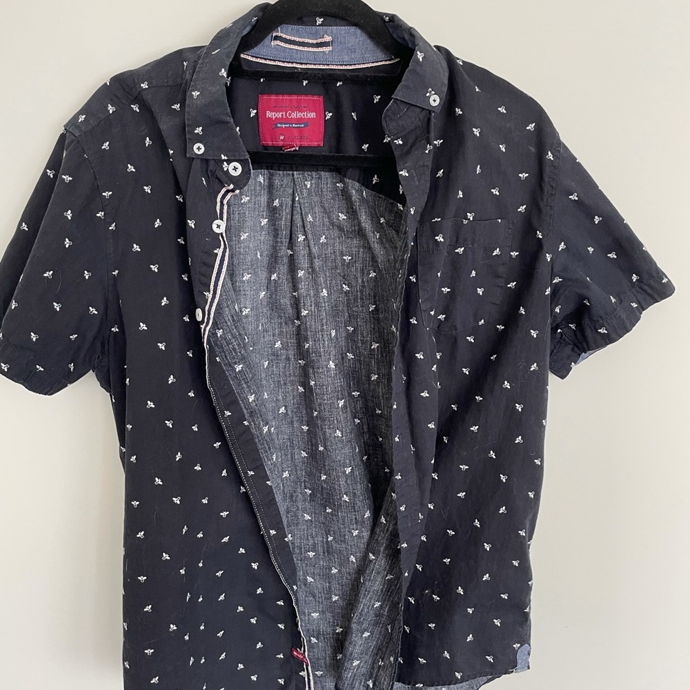 Report collection bumble bee short sleeve button up print
